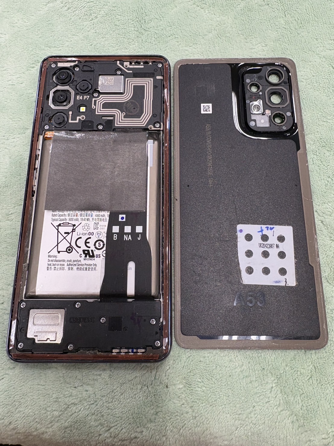 スマートフォン 廃棄パネル galaxy A53 背面パネルが外れた？！応急処置させていただきまし